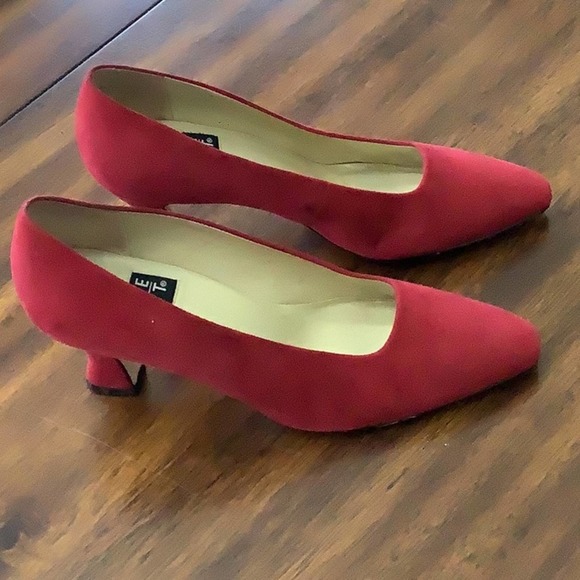NINE WEST VINTAGE Suede Red Pumps 6 - Picture 2 of 5